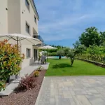 Laurier Apartmán *