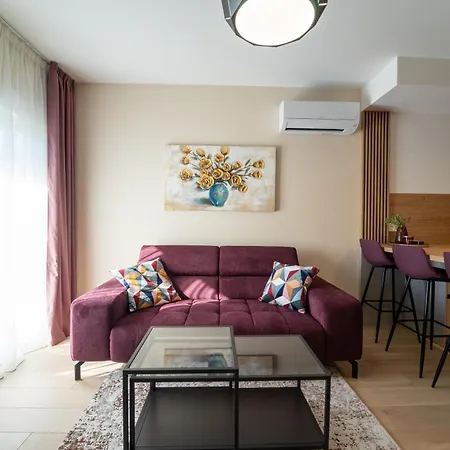 Laurier Apartment