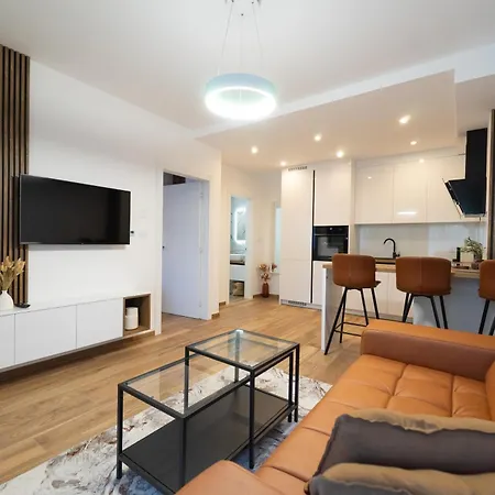 Laurier Apartment *