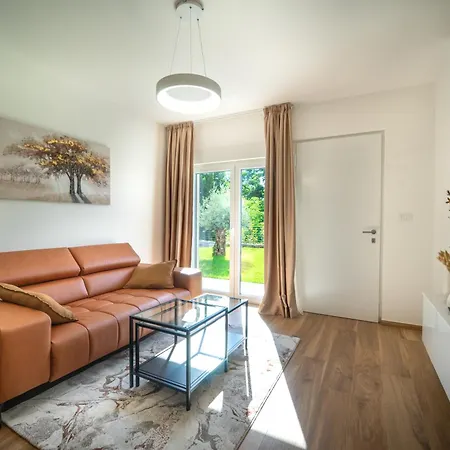 Laurier Apartment
