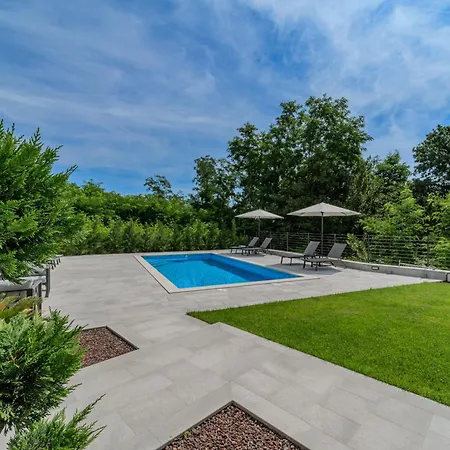 Laurier オパティヤ