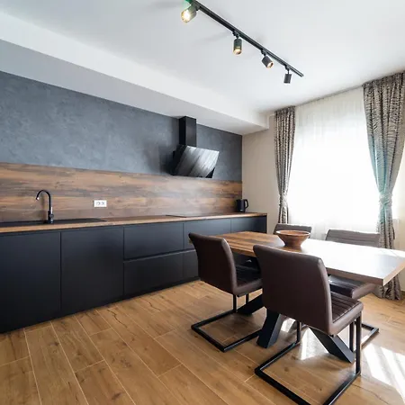 Laurier アパート *