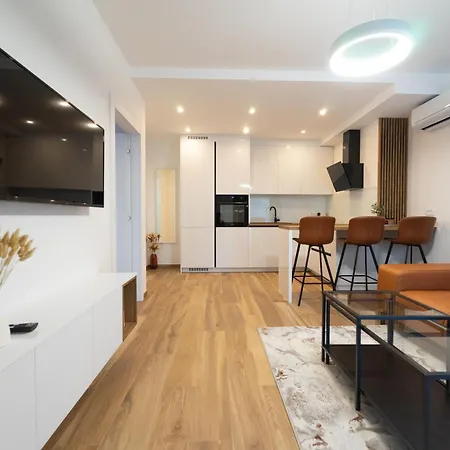 アパート Laurier オパティヤ