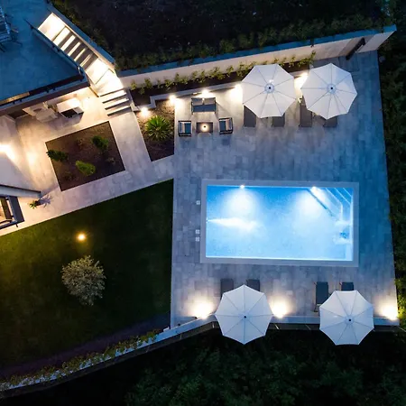 アパート Laurier オパティヤ